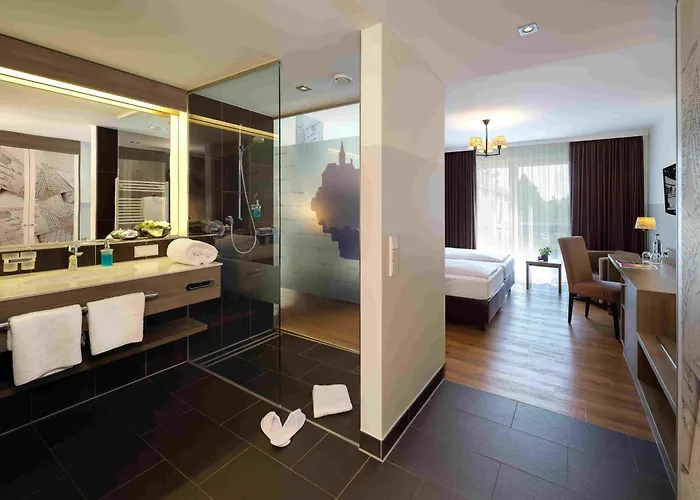 מלון Posthotel Walhalla Regensburg Ost 4*