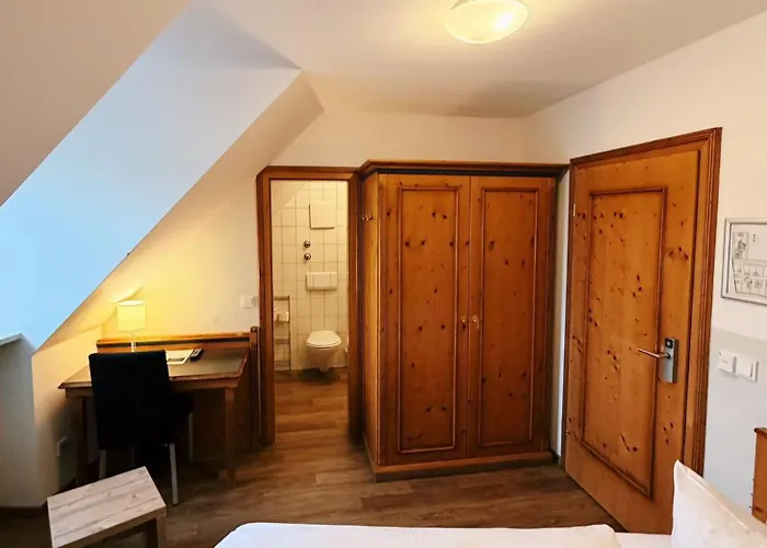 מלון Posthotel Walhalla Regensburg Ost 4*